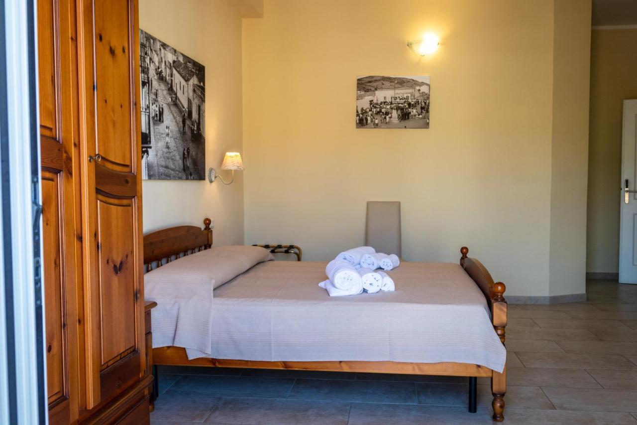 Casa Tacconi Bed & Breakfast วิลลัสซีมีอุส ภายนอก รูปภาพ
